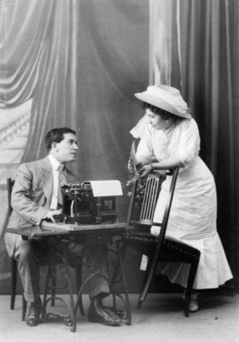 Teresita Ydel as Alicia and Enrique Ramos as Fedy in 1909, at the Teatro Nuevo in Barcelona. (Photo: Pinterest.es / Icono Talía)