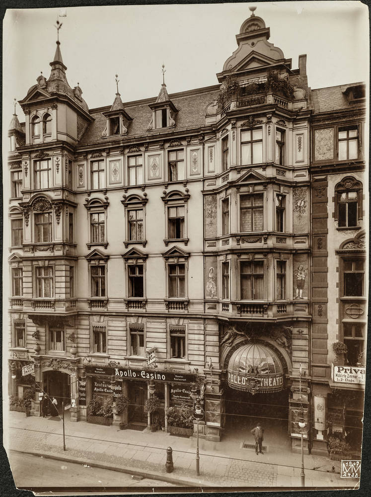 The Apollo Theater in Berlin at the lower end of Friedrichstraße, in 1907. (Photo: Max Missmann / Stadtmuseum Berlin)