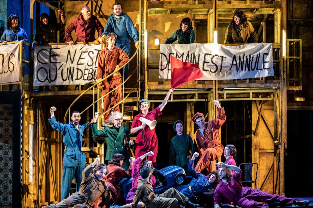 Scene from the 2023 "La fille De Madame Angot" in Paris. (Photo: Opéra Comique / Jean-Louis Fernandez)