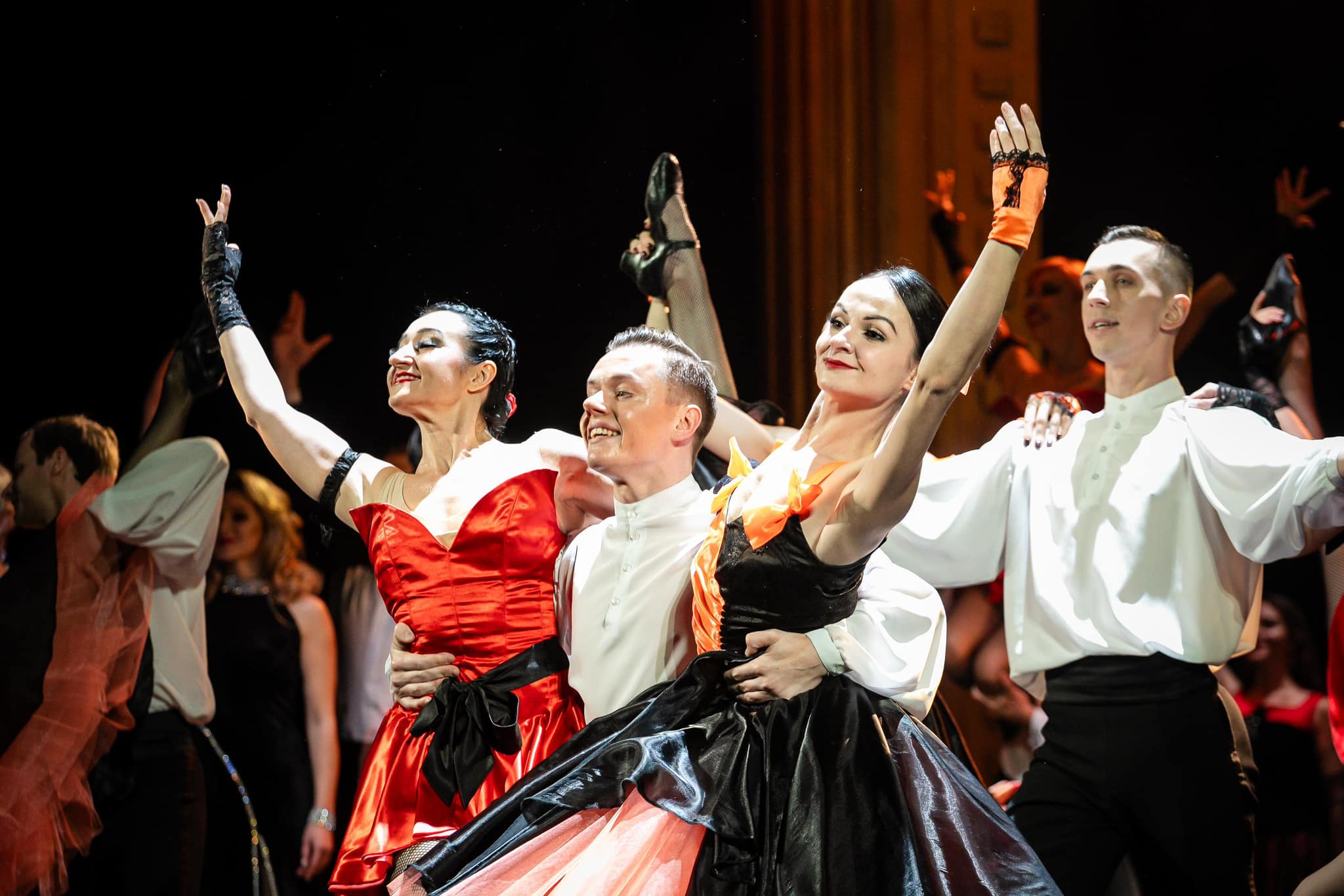 The ensemble at the operetta gala in Kyiv. (Photo: National Operetta of the Ukraine)