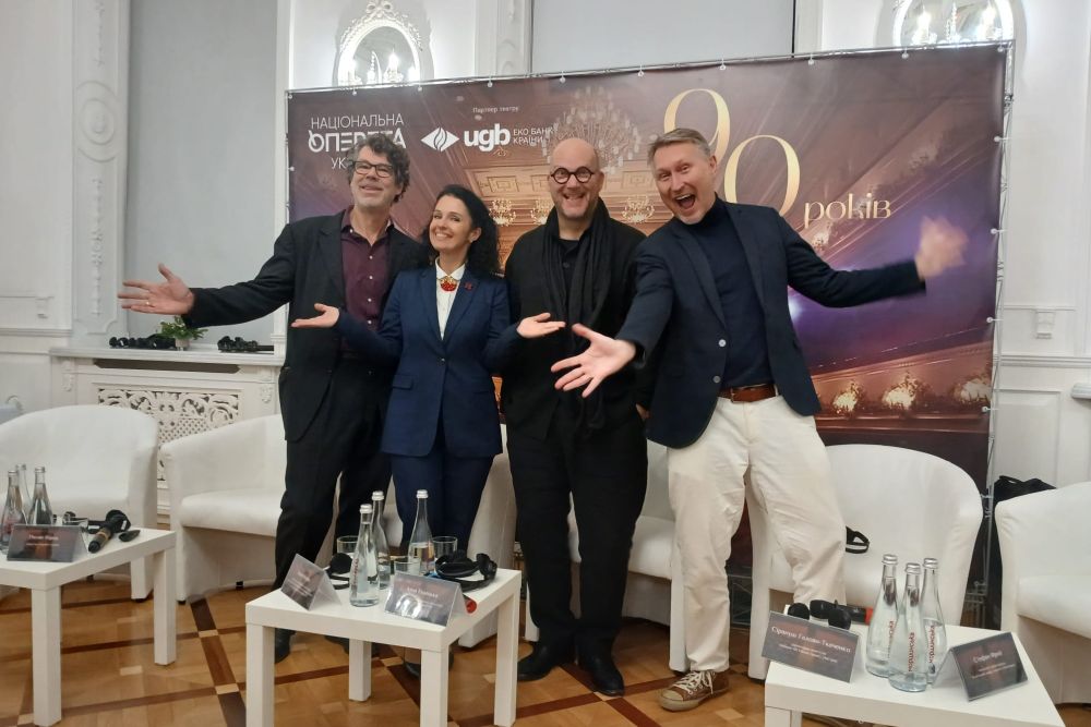 Stefan Frey and Elena left) with Sebastian Schwarz and Kevin Clarke at the operetta conference in Kyiv. (Photo: National Operetta of the Ukraine)