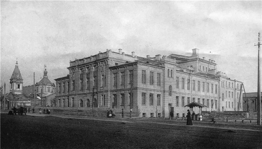 The public house "Trinity" at the beginning of the 20th century, as seen on an old postcard. 