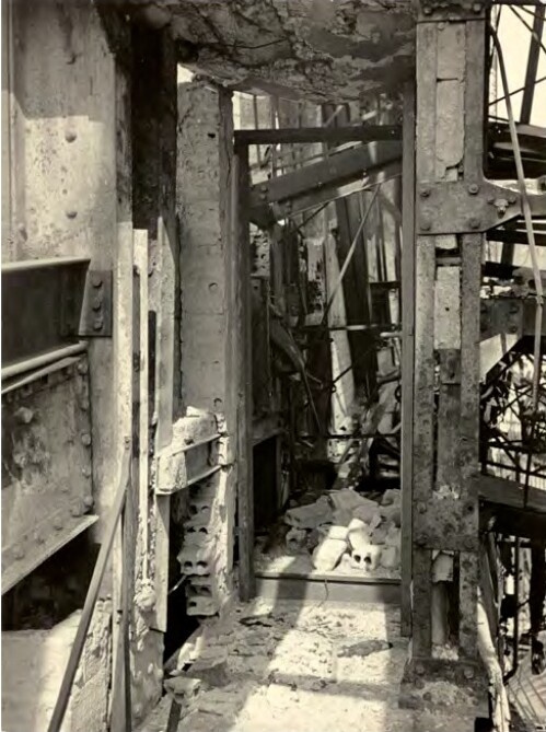 Das zerstörte Hinterhaus des Friedrichstadt-Palastes (Foto: Aus "Eine Bühne wie keine andere"/Waxmann Verlag)