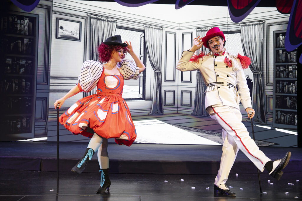 Jasmin Bilek (Mascha) und Lukas Johan (Alexius Spiridoff) in "Der Schokoladensoldat". (Photo: Lukas Beck)
