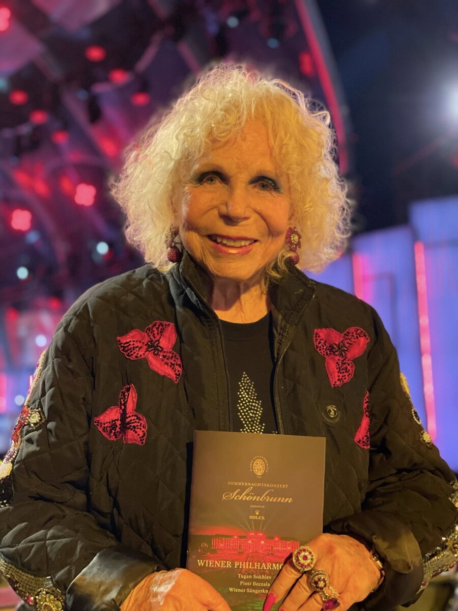 Yvonne Kálmán attending a gala in Schönbrunn, with the Vienna Philhamonic Orchestra playing, in the summer of 2025. (Photo: Archive Roland Khern Tóth)