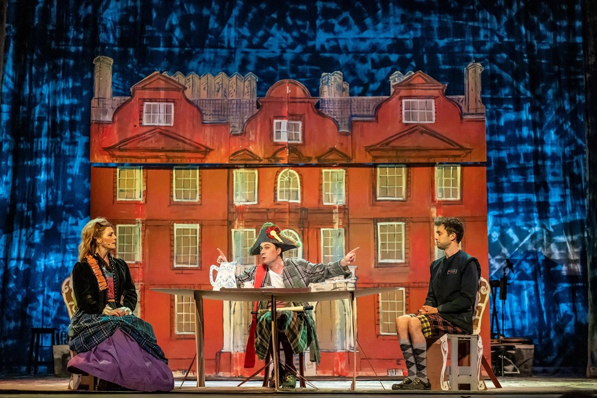 Hermosa (l.) and Alexis getting parental lecturing in "Tulip Town" by Steef de Jong. (Photo: Willem van Walderveen)
